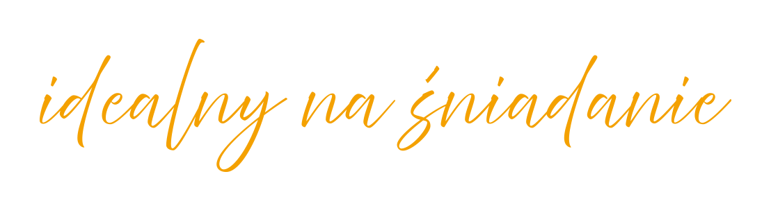 Detal kaligraficzny z napisem idealny na śniadanie w kolorze złotym – autorska typografia w projektowaniu opakowań MW Studio Projekt.